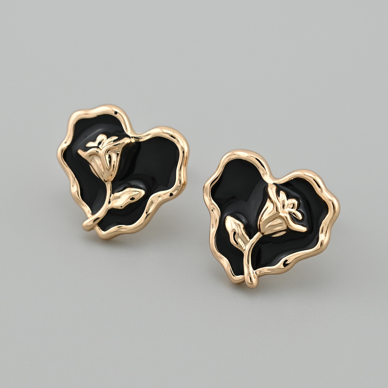 Сережки гвоздики Троянди 55774 розмір 16х16 мм чорна емаль вага 6.5 г позолота 18К, фото 1