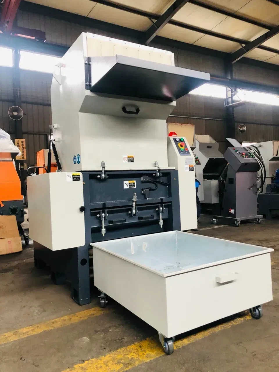 ♻️ Промислова дробарка полімерів, гуми та паперу AMG‑700 18,5 кВт – універсальне рішення для вторинної сировини, фото 1