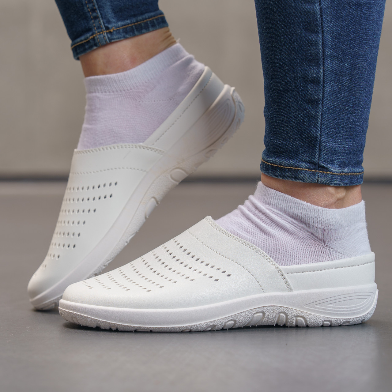 Жіночі медичні білі тапочки