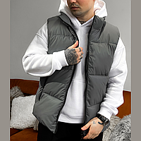 Чоловіча жилетка весна осінь безрукавка демісезонна з кишенями утеплена на блискавці пух графіт