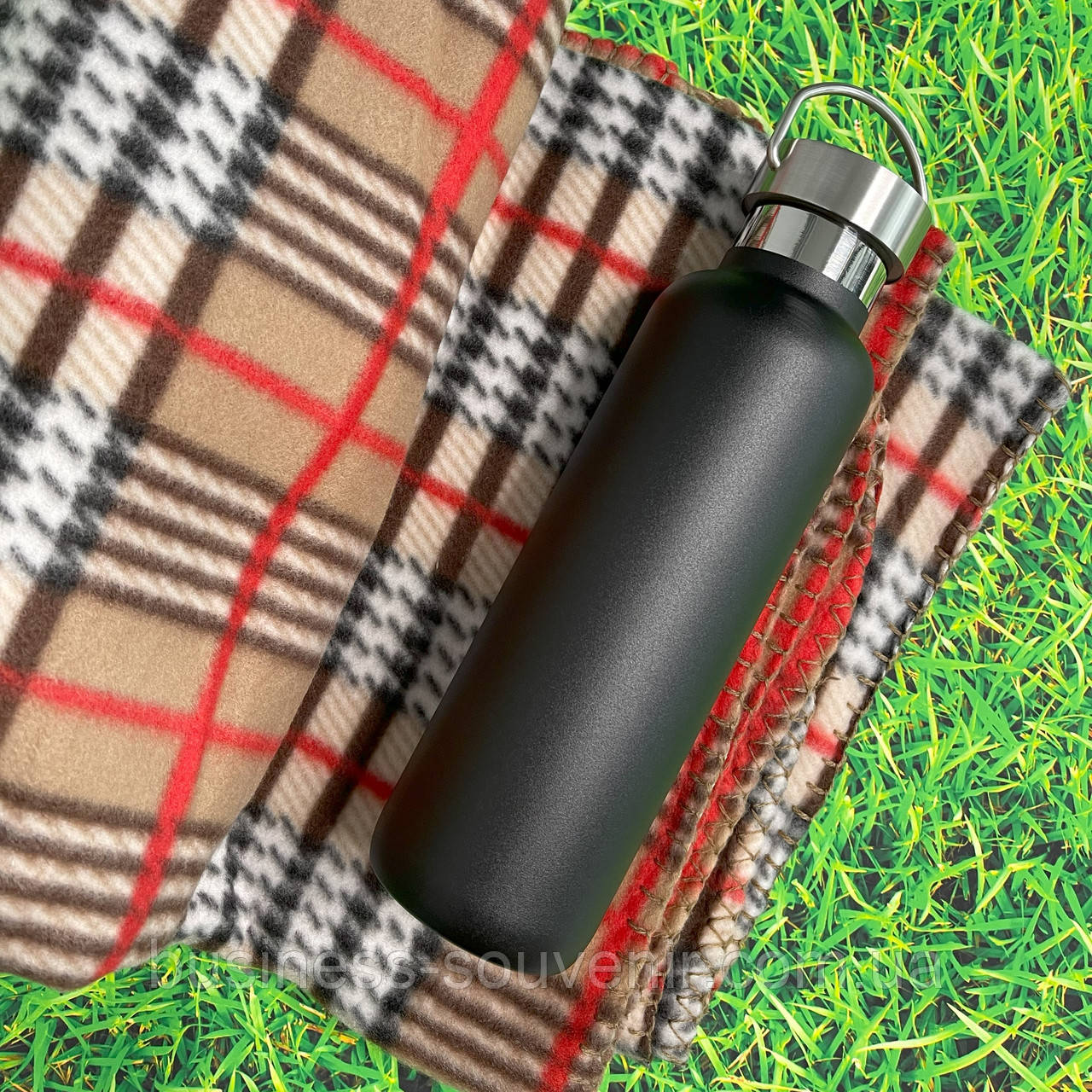 Корпоративний подарунковий набір: термопляшка  620 мл + плед флісовий для пікніка з логотипом