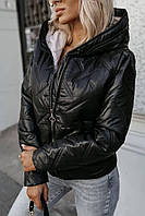 Стильна жіноча куртка на змійці з капішоном