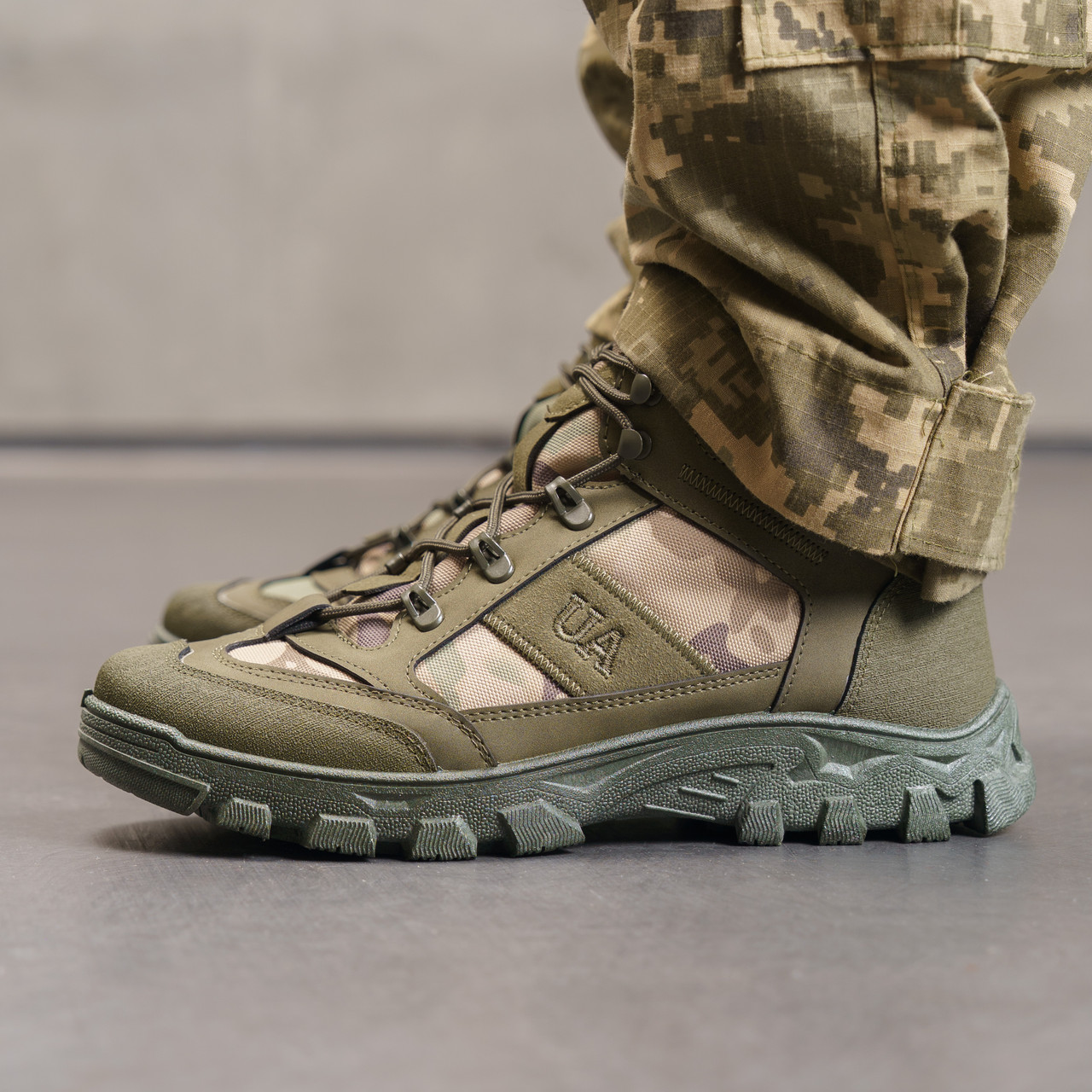 Чоловічі черевики на хутрі чорного кольору