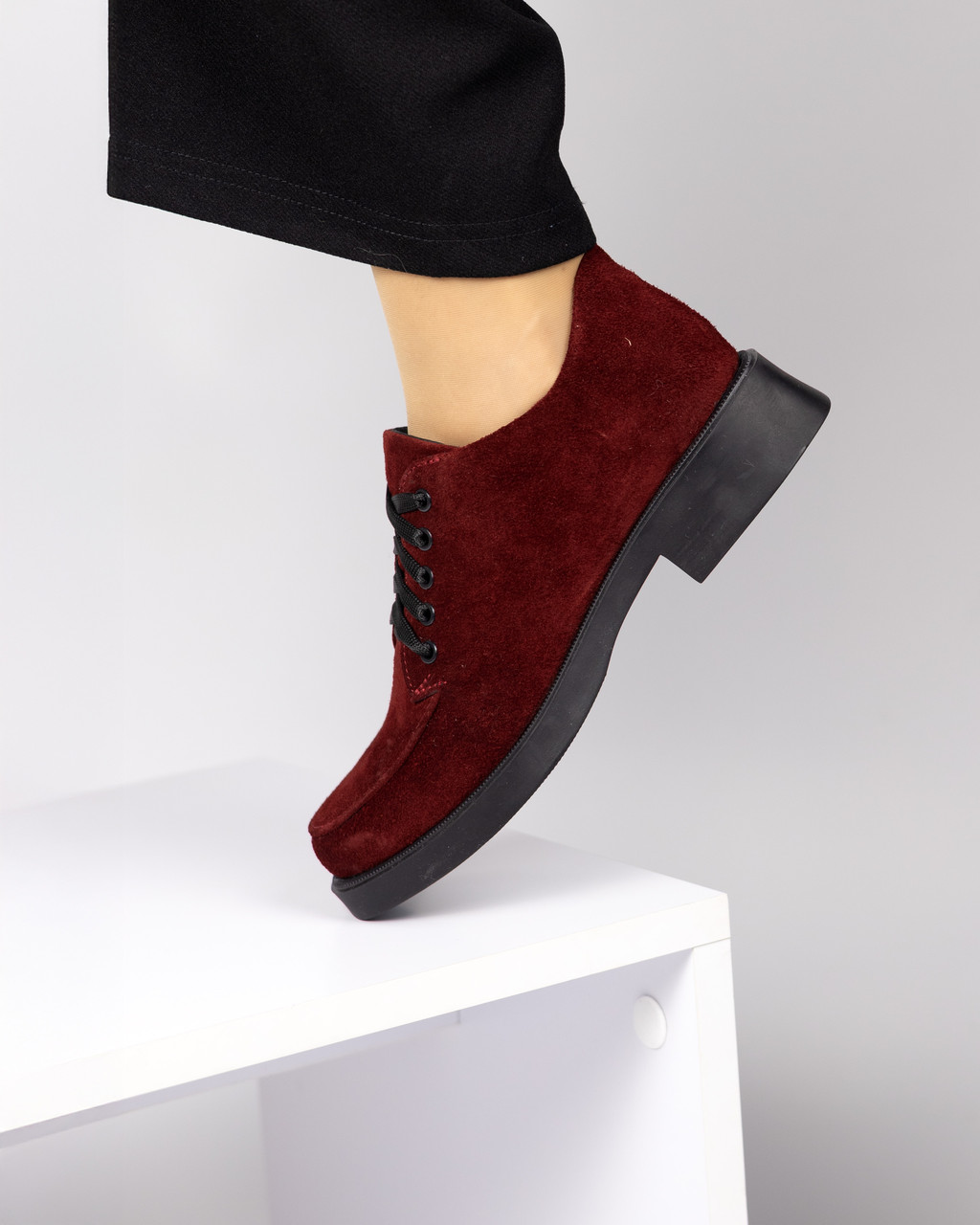 Жіночі туфлі з бордової замші на низькій підошві Україна  36-42, фото 1