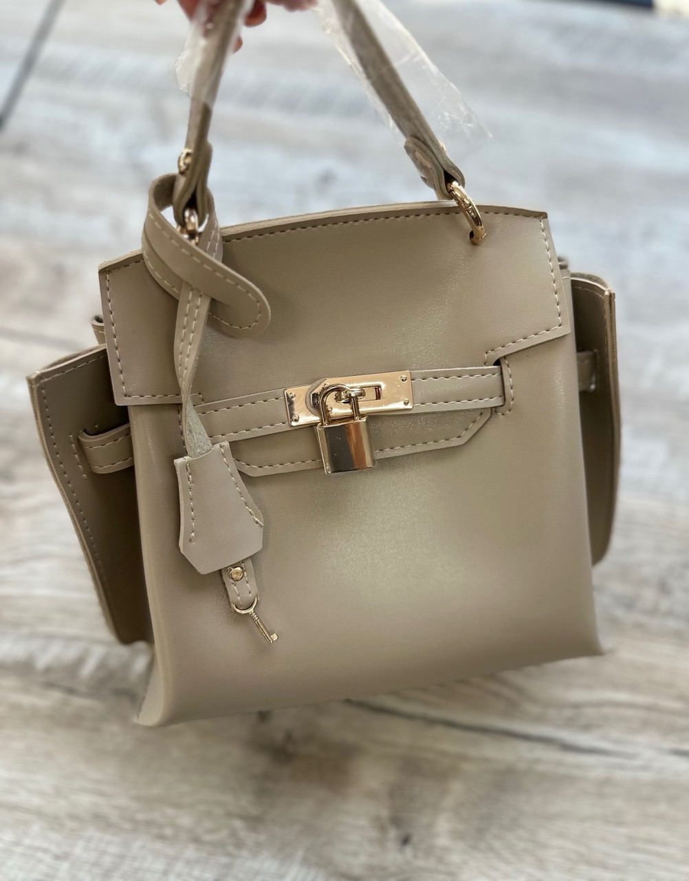 Жіноча сумка крос-боді 17*22 см з довгим ремінцем зі штучної шкіри у різних кольорах Nata, фото 1