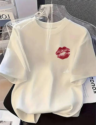 Жіноча стильна футболка з принтом