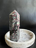 Евдіаліт натуральний мінерал камінь обеліск стела з евдіаліту., фото 2