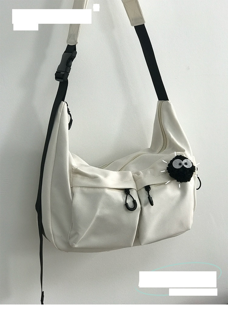 Велика місткість полотняна сумка-мессенджер біла з м'яким брелком ведмедика та кумедного ока, фото 1
