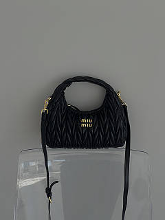 Жіноча сумка Miu Miu Wander Matelassé Nappa Hobo Чорний
