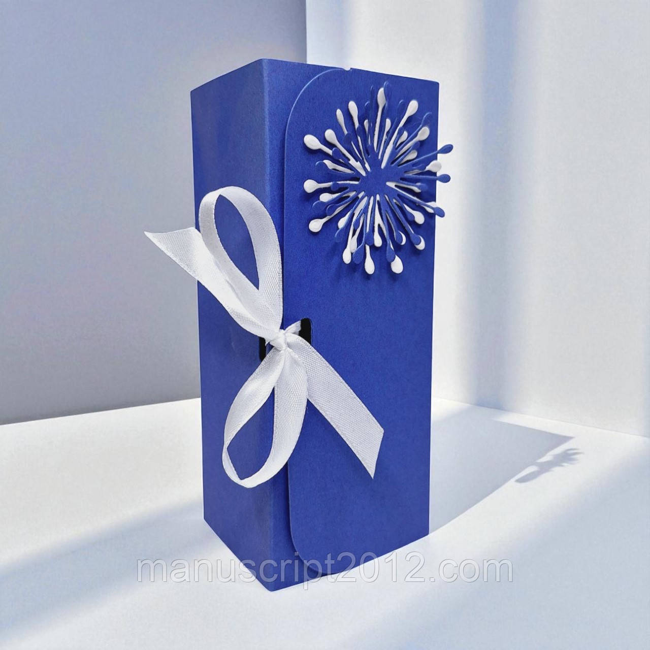 Коробка подарункова зі стрічкою (170х70х60мм.) синя з білим декором