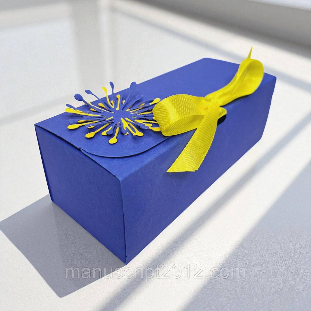 Коробка подарункова зі стрічкою (170х70х60мм.) синя з жовтим декором