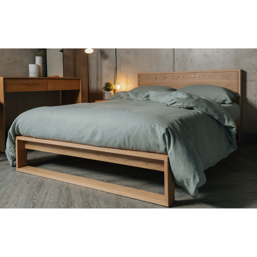 Ліжко двоспальне "Нура" з натурального дерева для готелів, фото 1