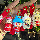 Брелок-іграшка Лабубу Coca-Cola 6,5×2,7 см SD168 рандомна фігурка для ключів та рюкзака, фото 3