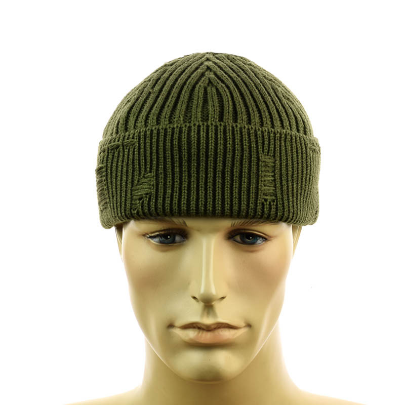 Рвана шапка-докер зі спущеними петлями