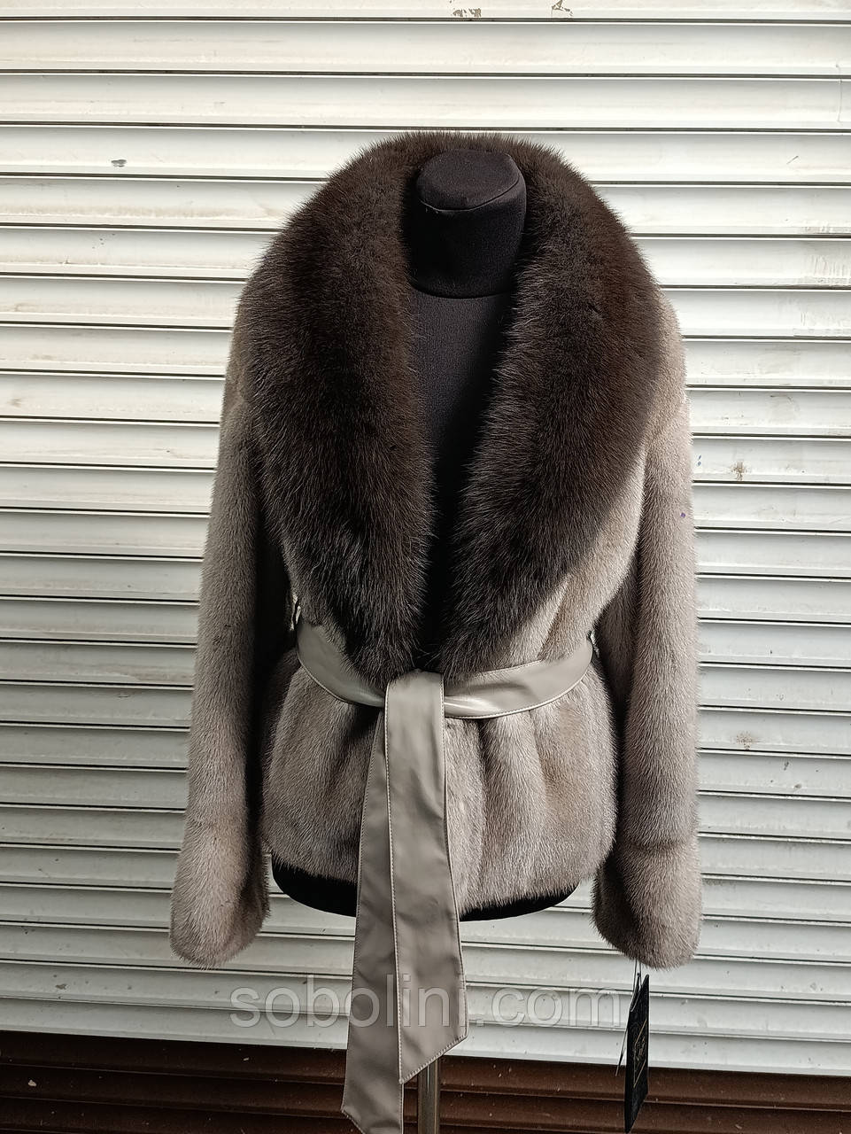 Полушубок з хутра сірої норочки з коміром куниця під соболь, фото 1
