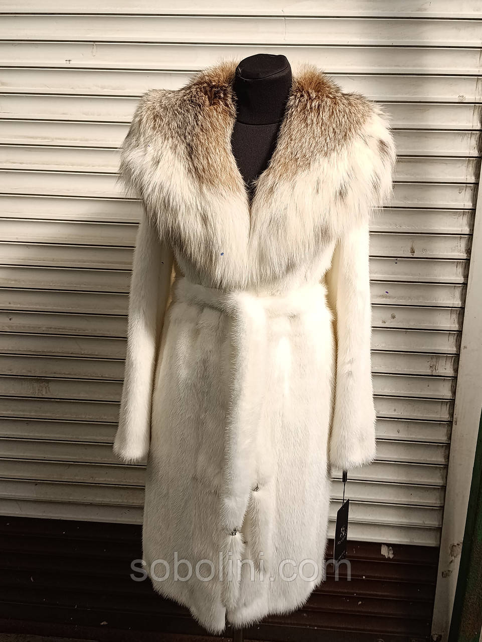 Шубка з хутра білої норочки під пояс, капюшон рись, фото 1