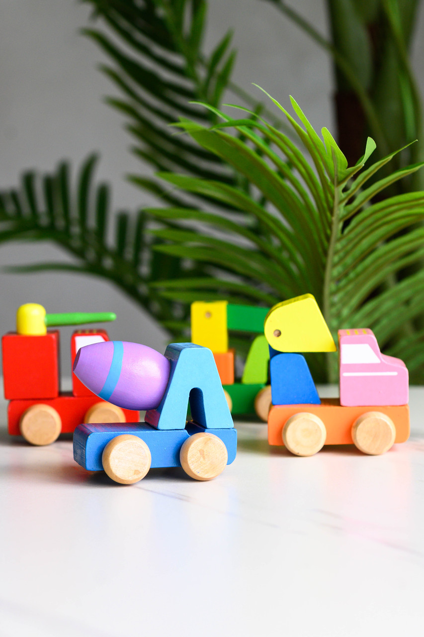 Дитячі дерев'яні машинки різні види
