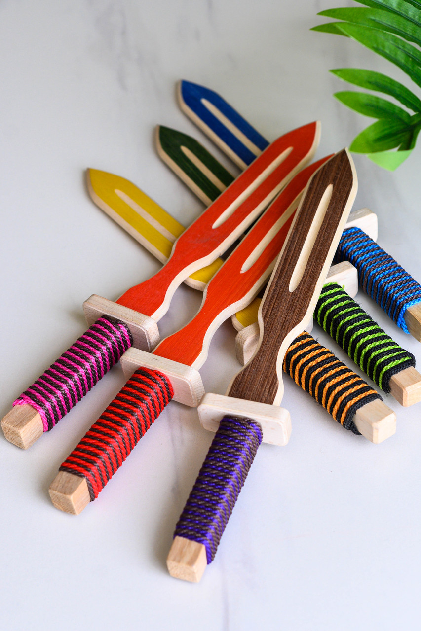 Дерев'яні сувенірні ножі ручна робота