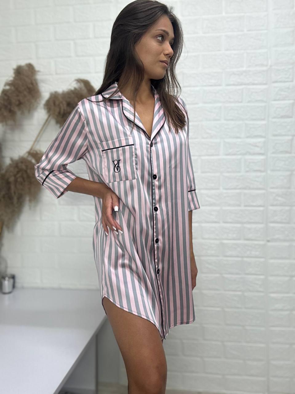 Ніжна жіноча нічна сорочка на гудзиках у полоску, фото 1
