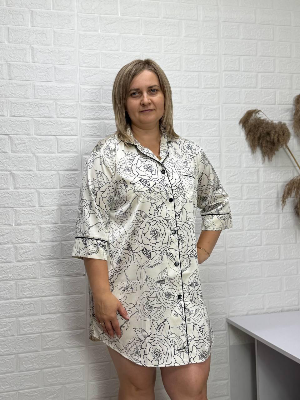 Принтована жіноча нічна сорочка на гудзиках батальних розмірів, фото 1