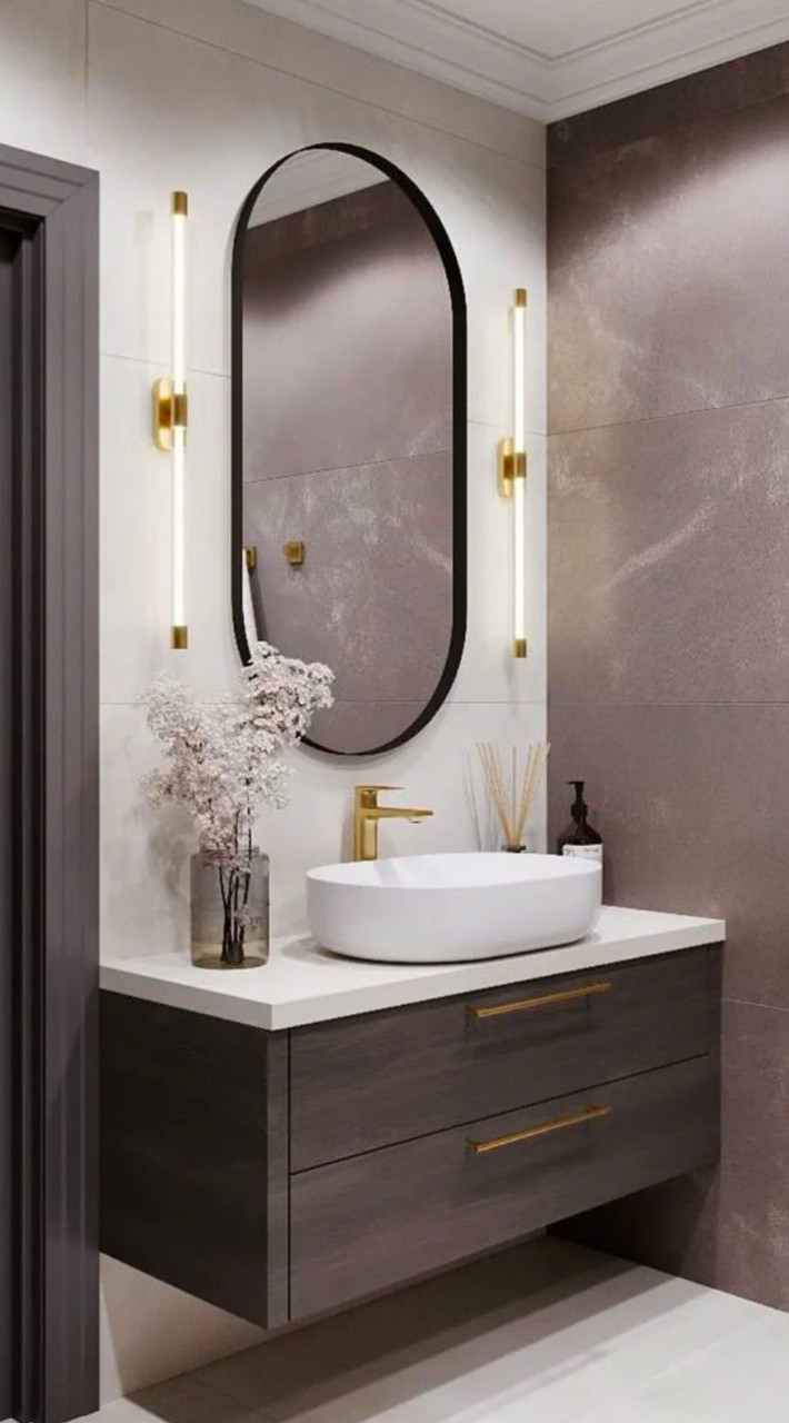 Дзеркало у металевій чорній рамі