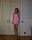 Вечірня приталена рожева коротка сукня з воланами, фото 3