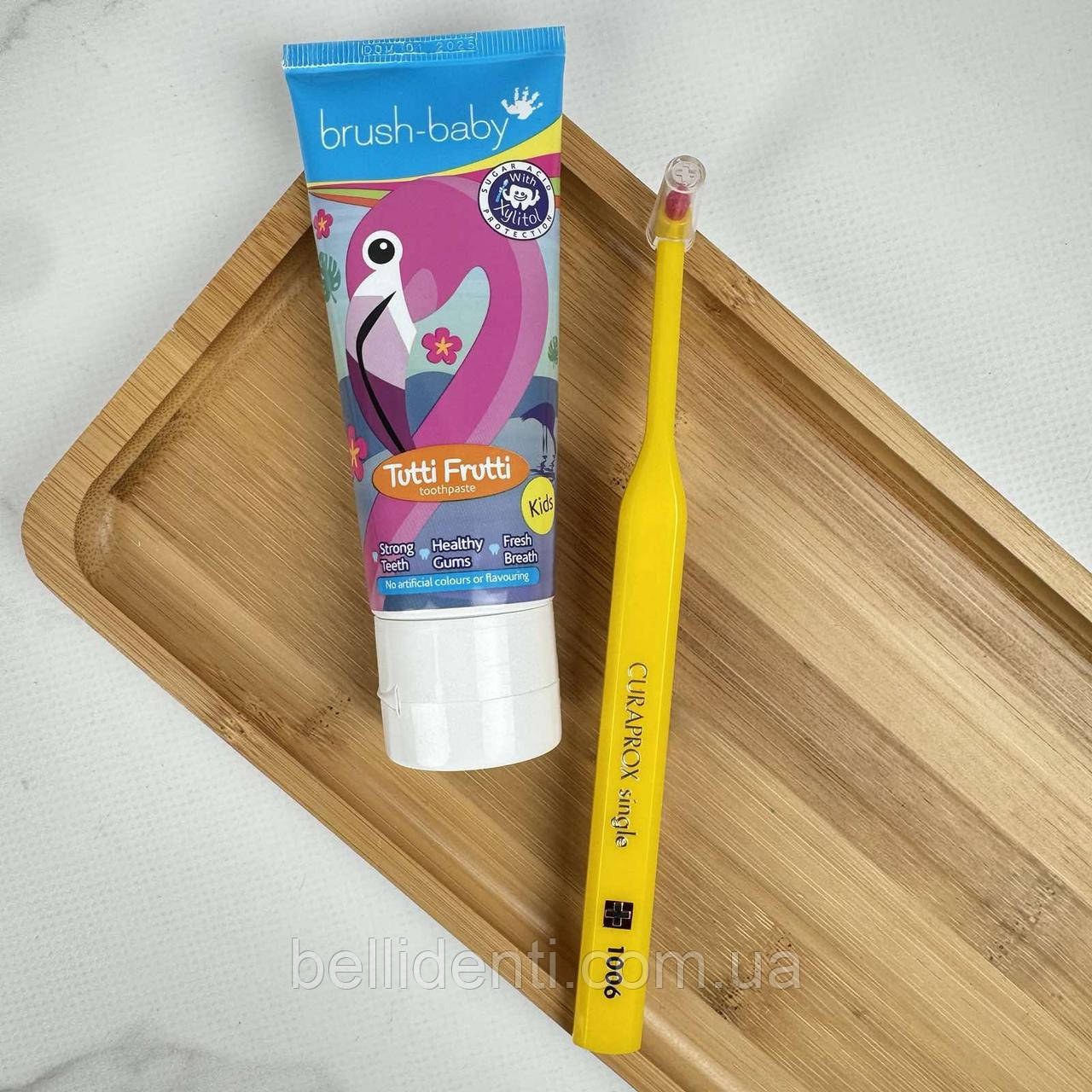 Набір для дітей від 3 до 12 років (зубна паста Brush-Baby фламінго, 50 мл+монопучкова щітка Curaprox 1006, жовта)