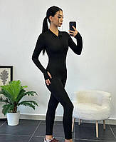Приталений жіночий комбінезон по фігурі