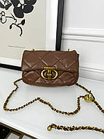 Сумочка через плече на довгому декоративному ланцюжку коричневий