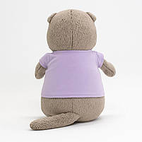 М’яка іграшка Котик Басик сірий 30 см у фіолетовій футболці — плюшевий котик M47440, фото 4