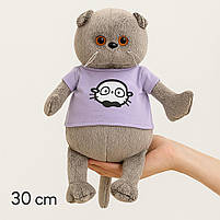 М’яка іграшка Котик Басик сірий 30 см у фіолетовій футболці — плюшевий котик M47440, фото 7
