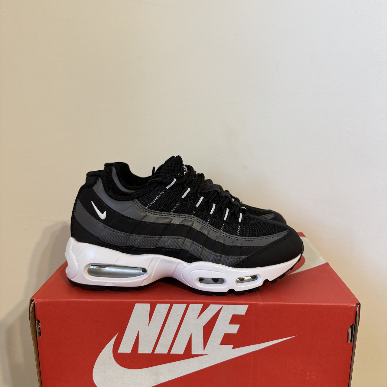 Кросівки унісекс Nike Air Max 95 Black White чорні з білим