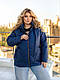 Жіноча коротка демісезонна куртка батал синя стьобана з капюшоном - фото 3 - id-p2744880271