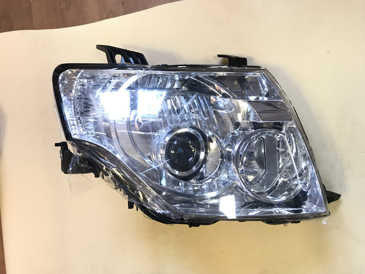 Фара передня права Matomi, Mitsubishi Pajero Wagon IV 2006-2015 OEM 8301A846