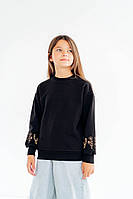 Стильний підлітковий світшот чорного кольору з квітковою вишивкою на рукавах, манжети на рукавах і внизу