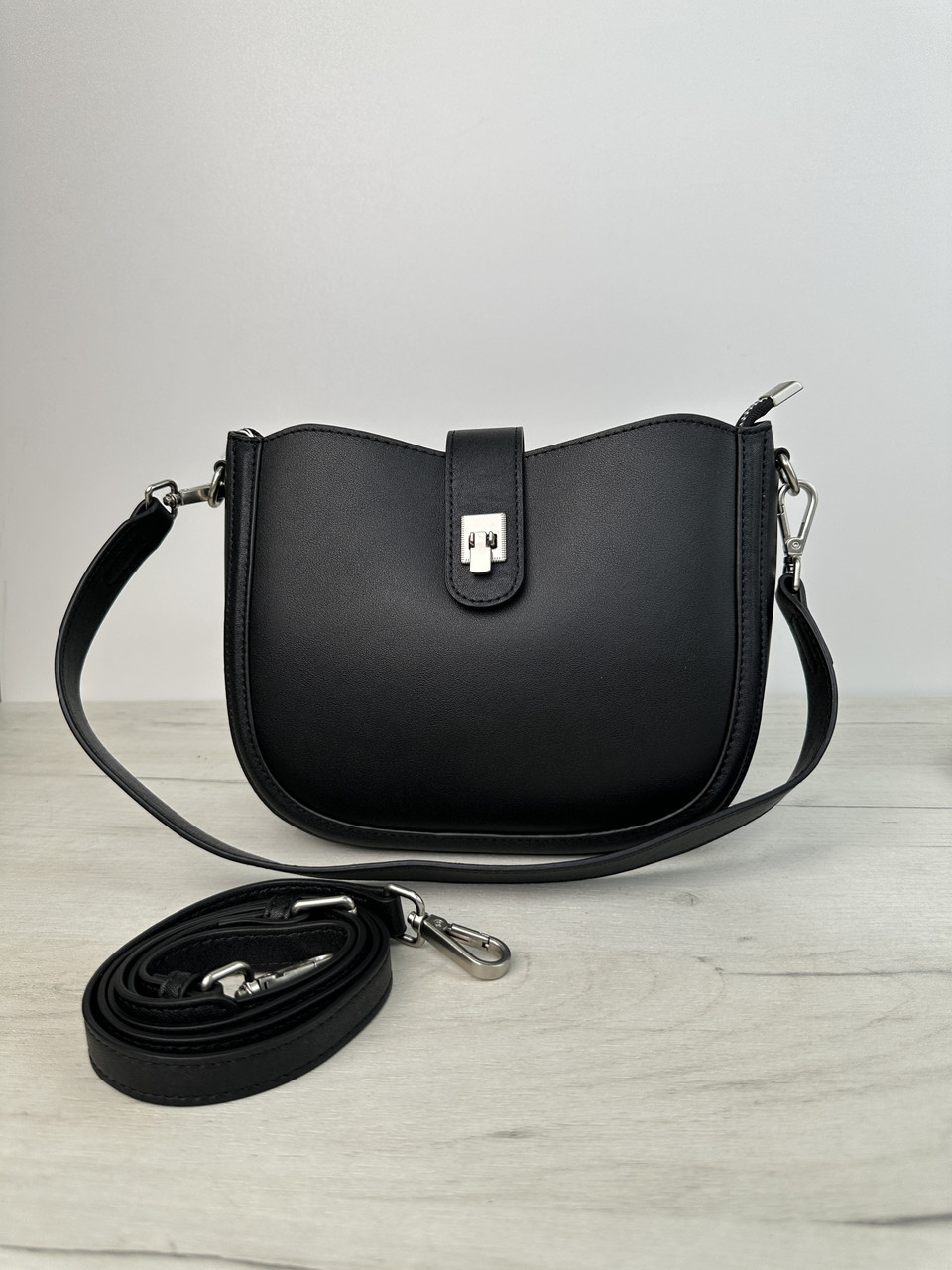 Шкіряна сумка овальна гладка фактура Lanvera-4418-с101 Чорна, фото 1