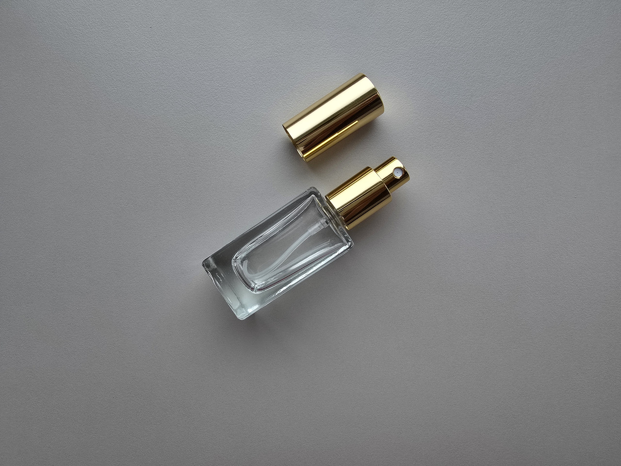 30 - 32 мл Квадрат скляний прозорий з металевим спреєм 18/415, флакон, пляшка, атомайзер