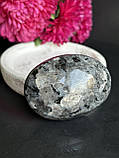 Натуральний ларвікіт мінерал камінь ларвікіт палм овал.56*42*29 мм, фото 5