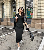 Однотонное длинное женское платье в рубчик с воротником и коротким рукавом (черное. голубое)