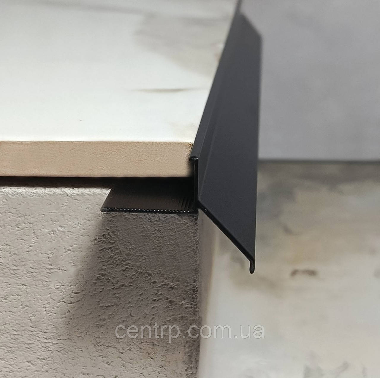 Терасний крапельник KR 2, балконний, терасний алюмінієвий профіль під плитку, чорний 3,0 м, фото 1