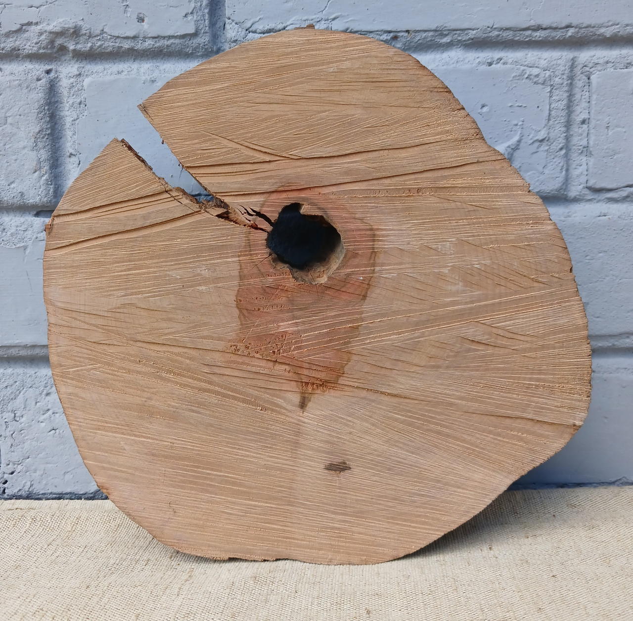 Зріз дерева для заливки епоксидною смолою, d 230х230мм. не калібрований