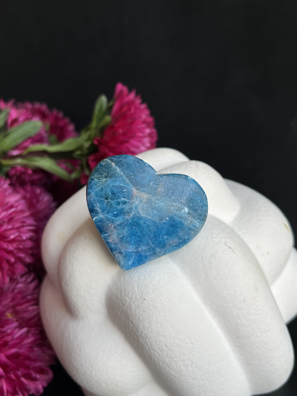 Апатит натуральний серце з натурального апатиту 39*35*17 мм., фото 1