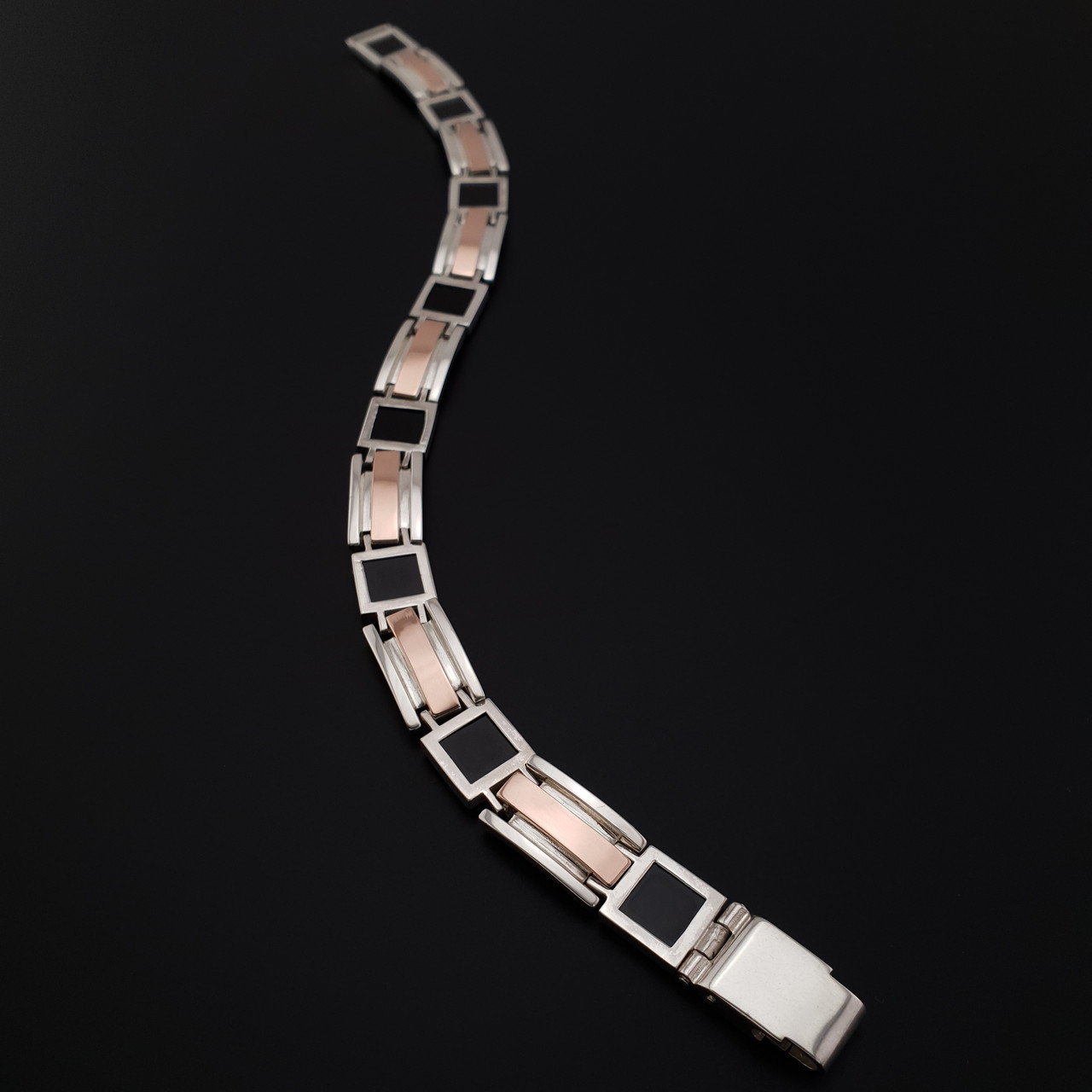 Широкий чоловічий срібний браслет із золотом і оніксом. Срібло 925 + накладки золото 375. Довжина 20 см, фото 1