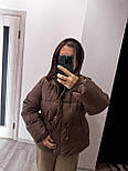 Жіноча куртка з куліскою на талії з капюшоном холофайбер — стильна куртка осінь-зима (розміри S, M, L, XL), фото 7