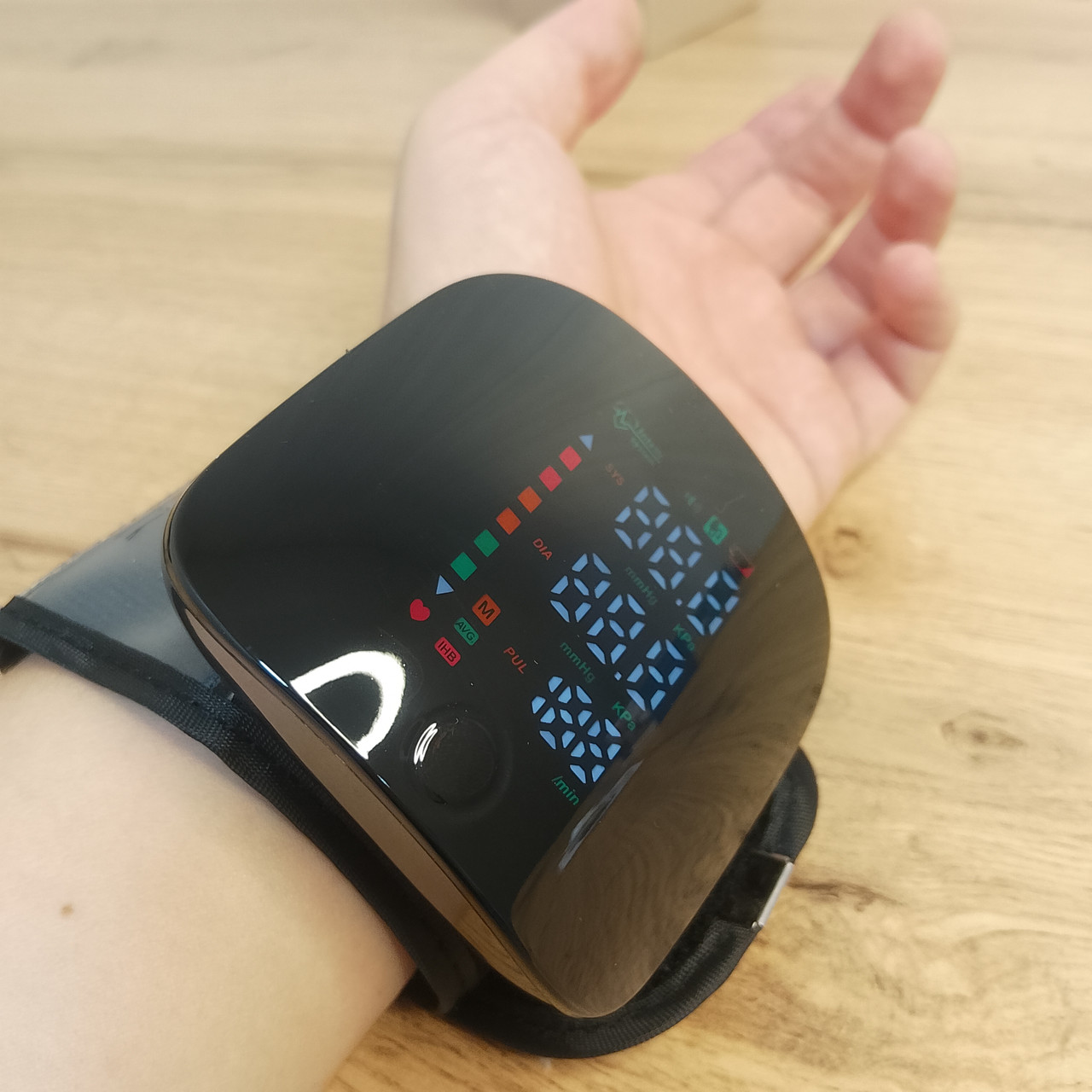 Тонометр автоматичний на зап'ястя від акумулятора (100)