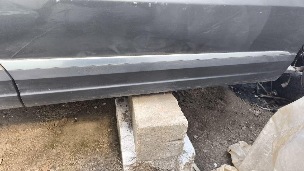 Накладка передньої правое дверки хлом фольцваген тіуан, фото 1