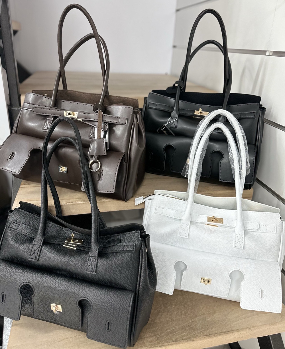 Жіноча сумка чорна трендова 36*27 см на три відділення зі штучної шкіри Nata Білий, фото 1