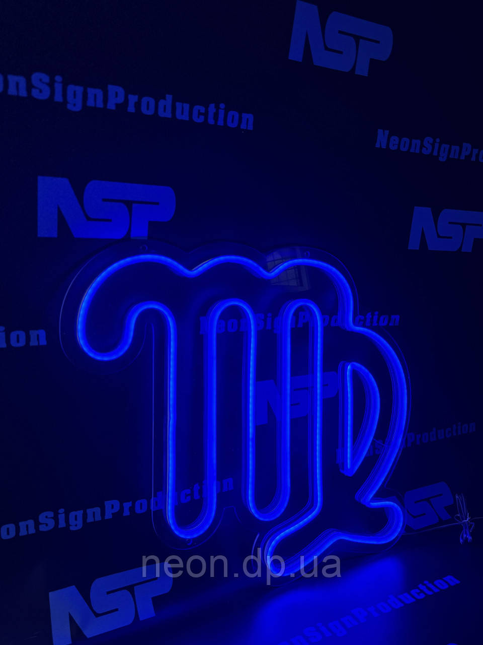 Неонова вивіска "Знак зодіаку Діва"
