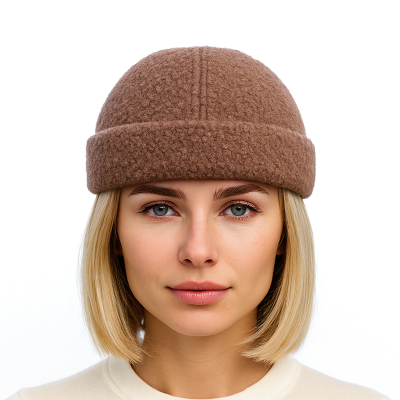 Жіноча хутряна кепка-докер Баранчик