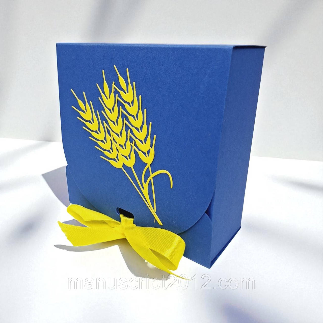 Коробка 115х115х50 мм із смужками